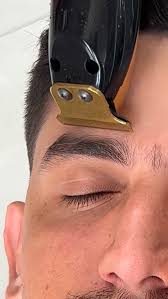 Sobrancelha Masculina